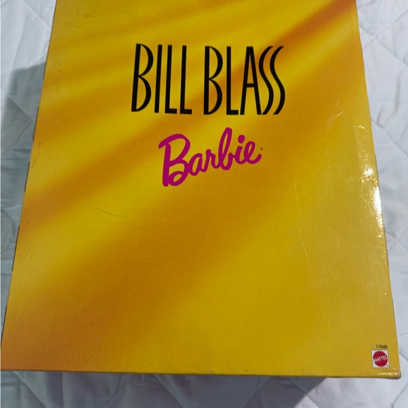 NEW Vintage Bill Blass Barbie Doll in Gold/Pink Gown Limited Edition 1996 #17040 - Picture 4 of 12